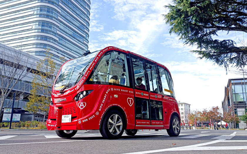 自動運転バス市庁舎